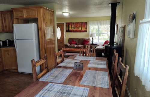 Mapleton House | Beautiful two bedroom one bath house on the Siuslaw River