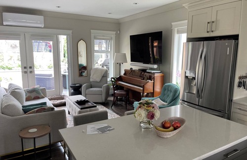Central Lonsdale House | Beautiful two-storey North Vancouver half-duplex, easy access to downtown.