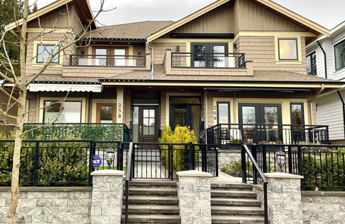 Central Lonsdale House | Beautiful two-storey North Vancouver half-duplex, easy access to downtown.