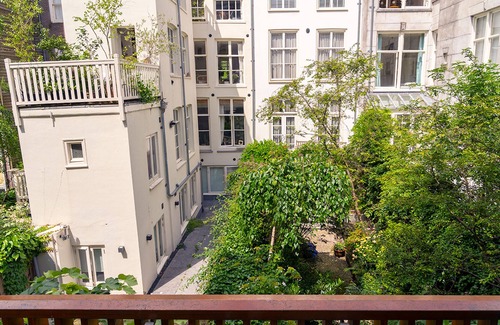 De Weteringschans Apartment | Beautiful UNESCO Canal District Apartment