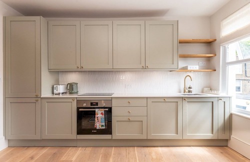 North Richmond Apartment | Beautiful & Unique 2BR - Richmond, near Transport | Pass The Keys