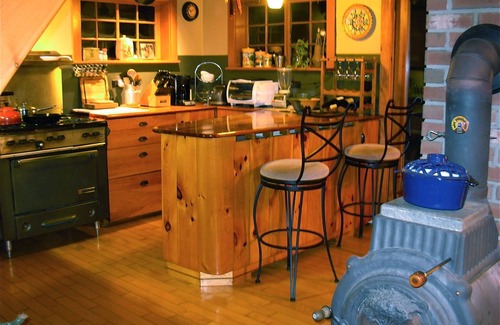 Hillsdale Cottage | Beautiful, Unique Country House w/Large Deck