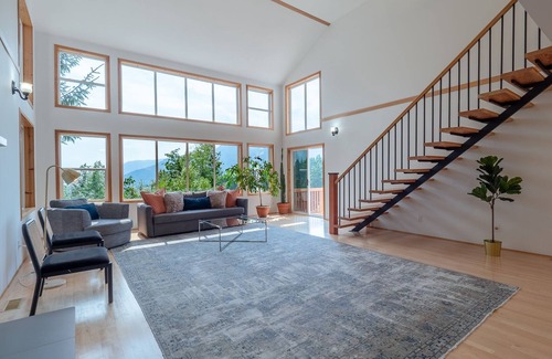 Squamish House | Beautiful Unique One of A Kind Glacier View Home