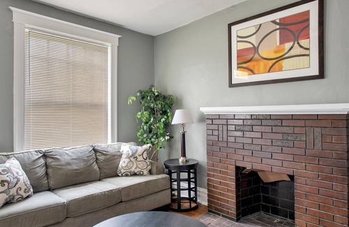 Shaw House | Beautiful Unit in Shaw Community! 1W