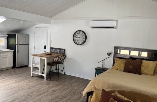 La Habra Heights Apartment | Beautiful Updated Quiet Guesthouse in the Hills
