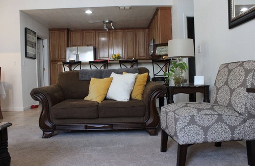 Stockton House | Beautiful updated 2bd 2bath in Great Neighborhood