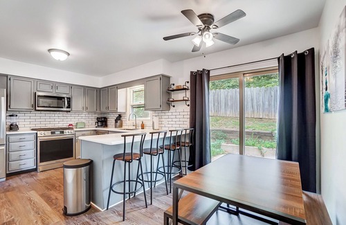 Huntington House | Beautiful Updated 4 Bedroom Home in Huntington, King Bed, Close to University!