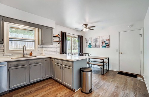 Huntington House | Beautiful Updated 4 Bedroom Home in Huntington, King Bed, Close to University!