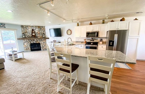 Harbor Village Condo | Beautiful Updated Ground level 2 Bedroom Condo T106