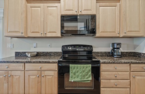 Biggar House | Beautiful updated home with new saltwater pool/lanai, and close to the beaches!