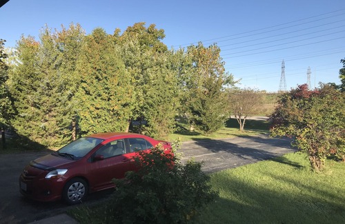 Welland House | Beautiful upper unit countryside large cozy rooms near Niagara Falls