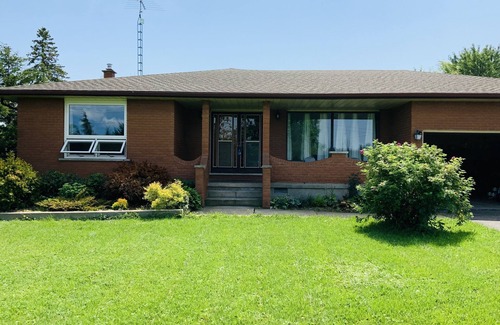 Welland House | Beautiful upper unit countryside large cozy rooms near Niagara Falls