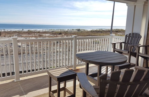North End Condo | Beautiful Upscale Beachfront Condo with Excellent Ocean Views