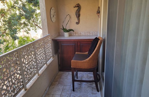 San Carlos Condo | Beautiful upscale condo with many great amenities!