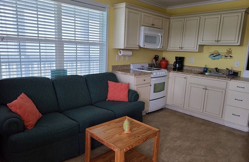 Atlantic Beach Apartment | BEAUTIFUL UPSTAIRS CORNER STUDIO CONDO ON ATLANTIC BEACH