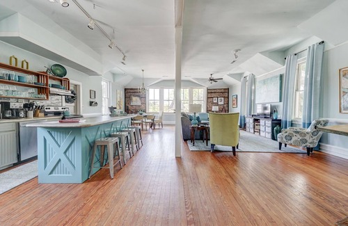 Wilmington Historic District Apartment | Beautiful Upstairs Suite in The Historic Firehouse At 5th Ave. & Castle St.