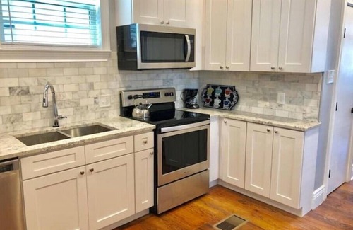 Milan House | Beautiful Uptown Home 3 Blocks From St.Charles Avenn