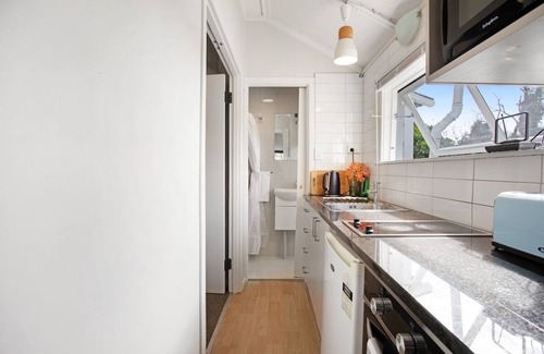 Mount Eden House | Beautiful Urban Sanctuary with Carpark