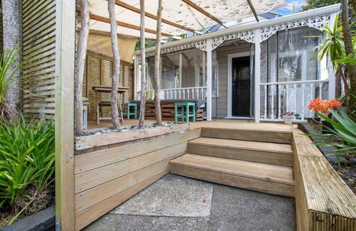Mount Eden House | Beautiful Urban Sanctuary with Carpark