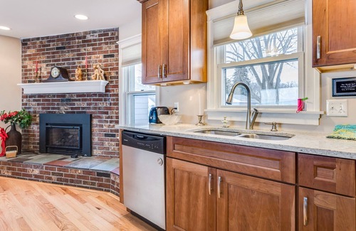 North Street House | Beautiful Desmond Beach Lakehouse