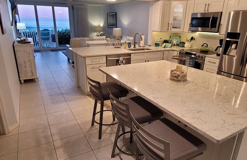 Tropic Condo | Beautiful ocean view and on the beach.