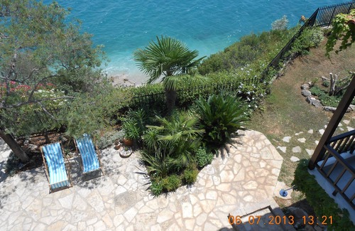 Kefalari Villa | Beautiful Villa by the sea literally steps away from the beach!