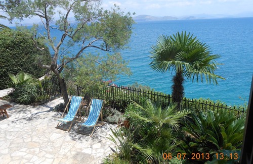 Kefalari Villa | Beautiful Villa by the sea literally steps away from the beach!