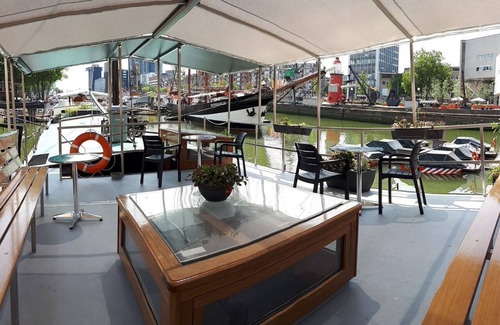Stadsdriehoek Boat Rental | Beautiful vacation home on a houseboat with roof terrace