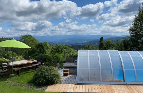 Kollnburg House | Beautiful vacation home with heated pool & infrared sauna - panoramic views