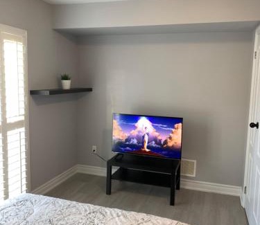 Meadowvale Village House | Beautiful Vacation Home near Toronto Airport