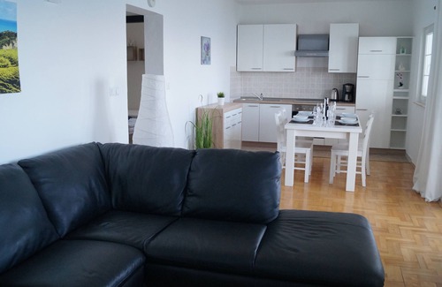 Stomorska House | Beautiful vacation home in the 1st row directly by the seaVilla Viktoria