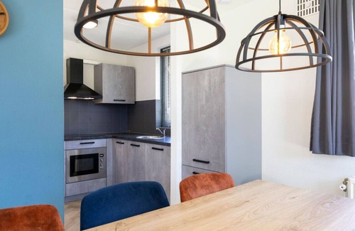Ewijk House | Beautiful vacation home on park by swimming water