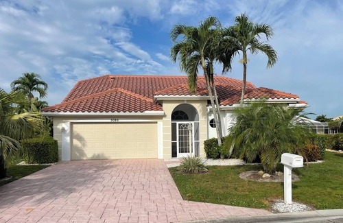 Crown Pointe House | Beautiful Vacation Home with Saltwater Pool and Spa, Lake View and SW Exposure