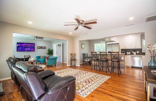Canton House | Beautiful Vacation/Retreat Home in the Heart of Historical Downtown Canton