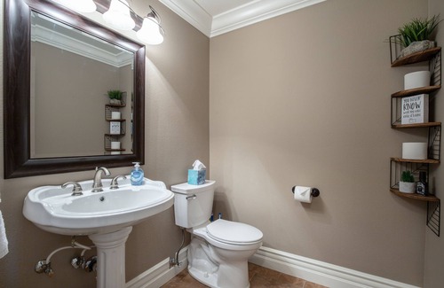 Val Vista Lakes House | Beautiful Val Vista Lakes Stunning Oasis, Amazing Pool + Spa, + 6 Beds
