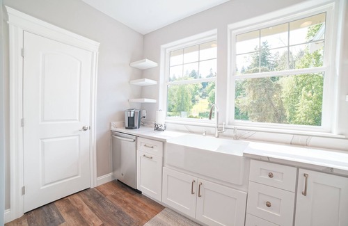 Waller Apartment | Beautiful Valley Farm House, With View