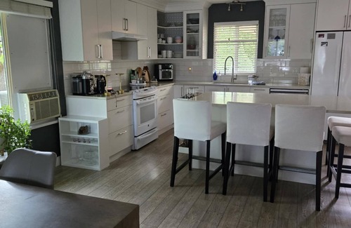 Maple Ridge House | Beautiful Vancouver only 40 minutes away. Enjoy the wonders of British Columbia