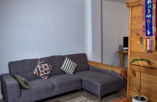 East Side Villa | Beautiful Vancouver Cedar Cottage House