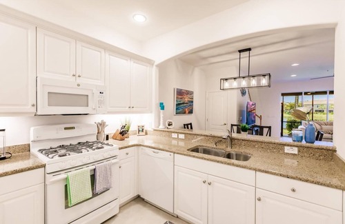 Fort Myers House | Beautiful Verandah Fort Meyers Florida We cannot accommodate short term notice.