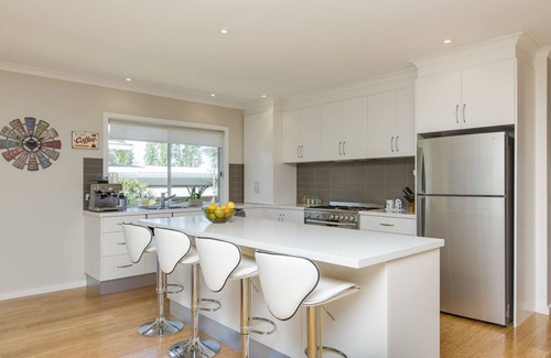 Rhyll House | Beautiful Vibe Energy Escape Lux w Bonuses Phillip Island 100m to nature inlet