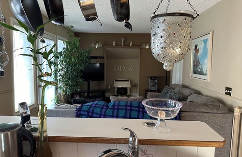 Okotoks House | Beautiful Victorian 2 story