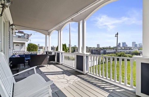 Milwaukee House | Beautiful Victorian, Amazing View!