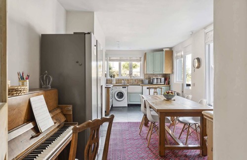 Exeter House | Beautiful Victorian Home on Peaceful Green Square