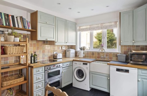 Exeter House | Beautiful Victorian Home on Peaceful Green Square