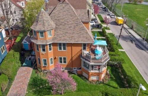 Fields Corner West Apartment | Beautiful Victorian house, Great Views, free parking