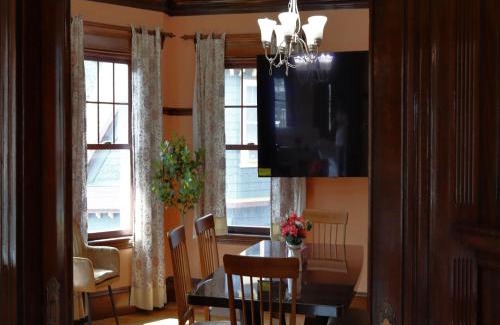 Fields Corner West Apartment | Beautiful Victorian house, Great Views, free parking