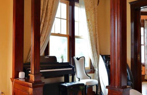 Fields Corner West Apartment | Beautiful Victorian house, Great Views, free parking
