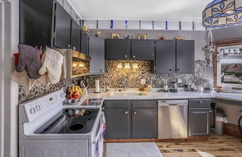 Cheboygan House | Beautiful Victorian in Downtown Cheboygan
