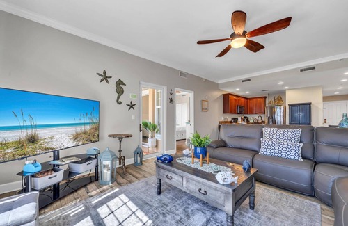 Upper Grand Lagoon Condo | ⭐Beautiful Views-Resort Pool-Spa-Reflections 402⭐