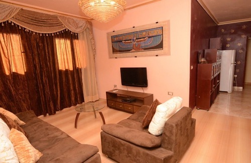 Kafrat al Jabal Apartment | Beautiful view of the Pyramids, with air conditioning, WiFi, and touristic guide